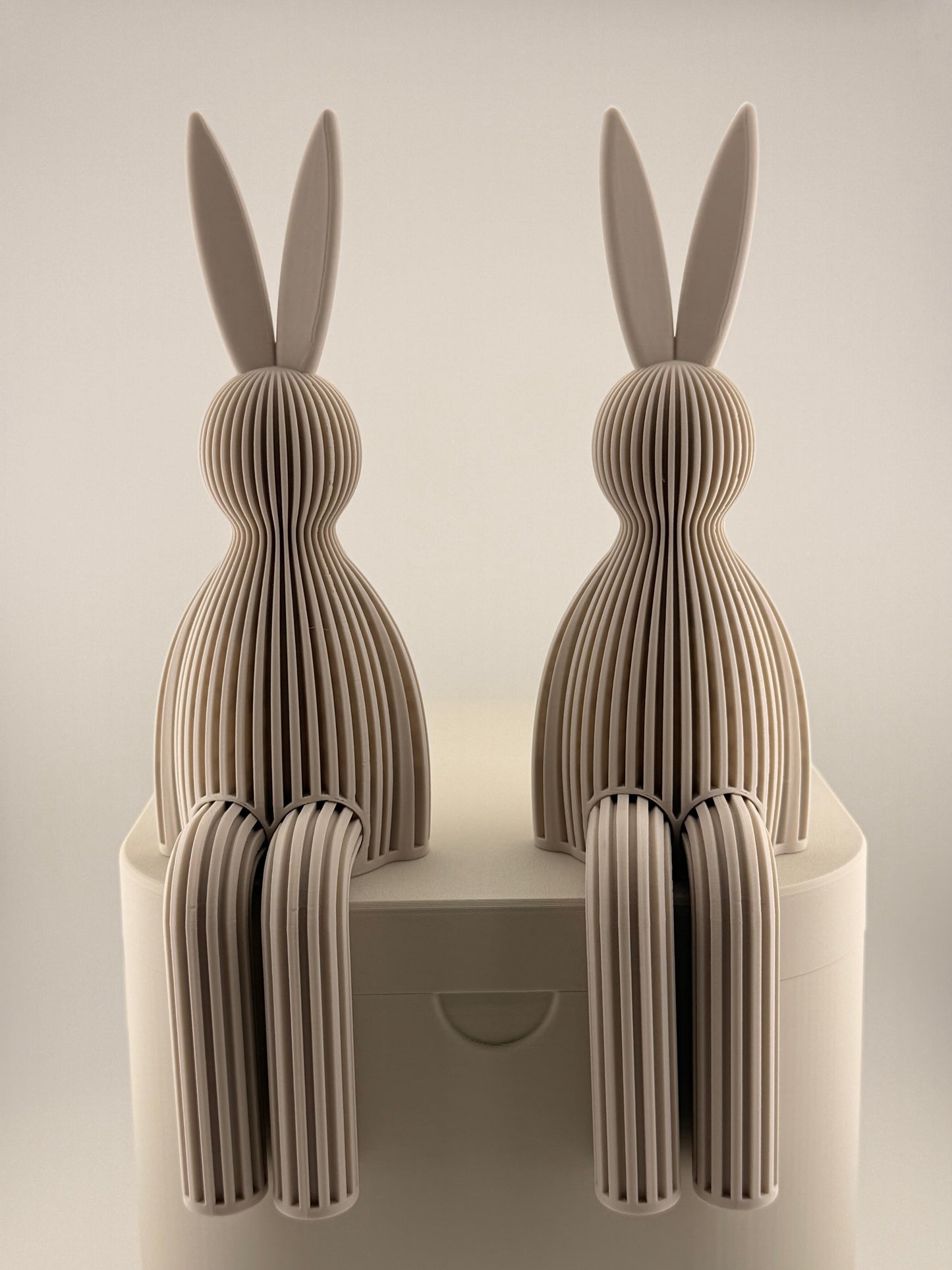 Sitzender Hase "Njal"