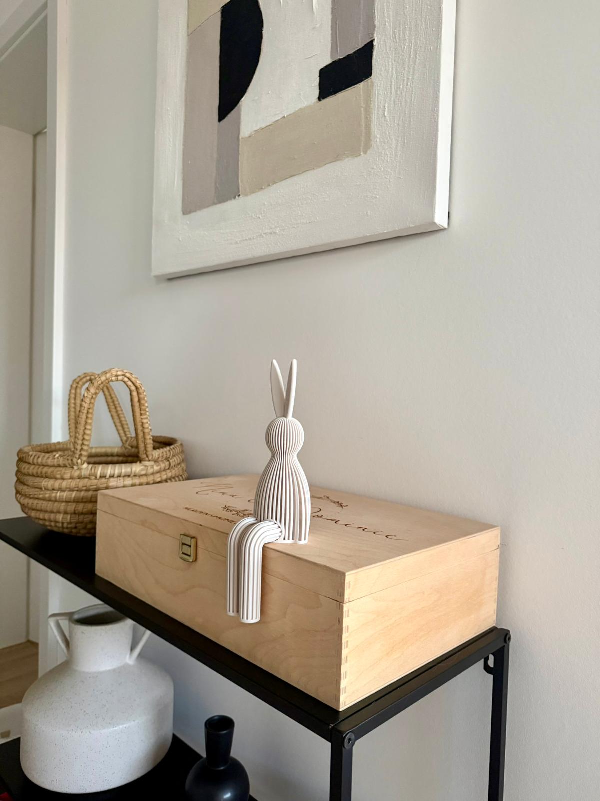 Sitzender Hase "Njal"